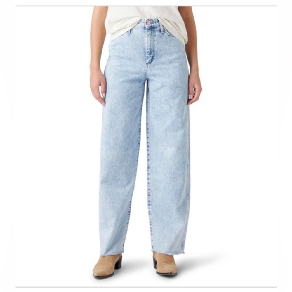Wrangler Barrel‎ 652 High Waist Frayed Hem Let It Go light wash Jeans Size 26x31 - Picture 3 of 15